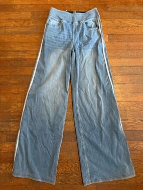 HALARA Light Blue Denim Jeggings with Contrast Stitching